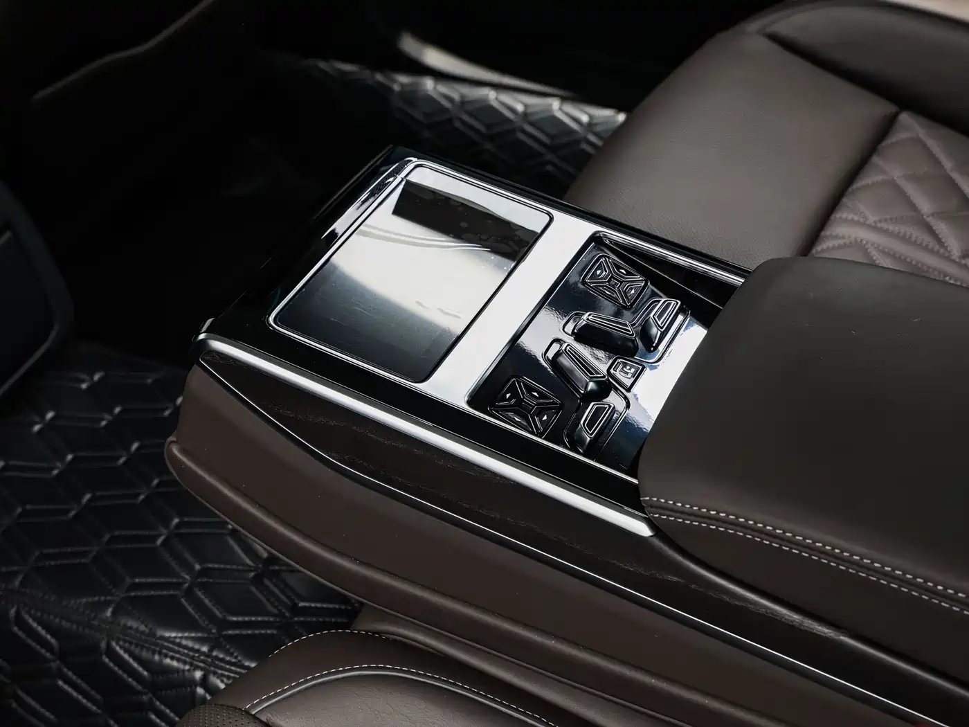 Audi A8 2025 A8L 50 TFSI quattro Exclusive Selection фото 20