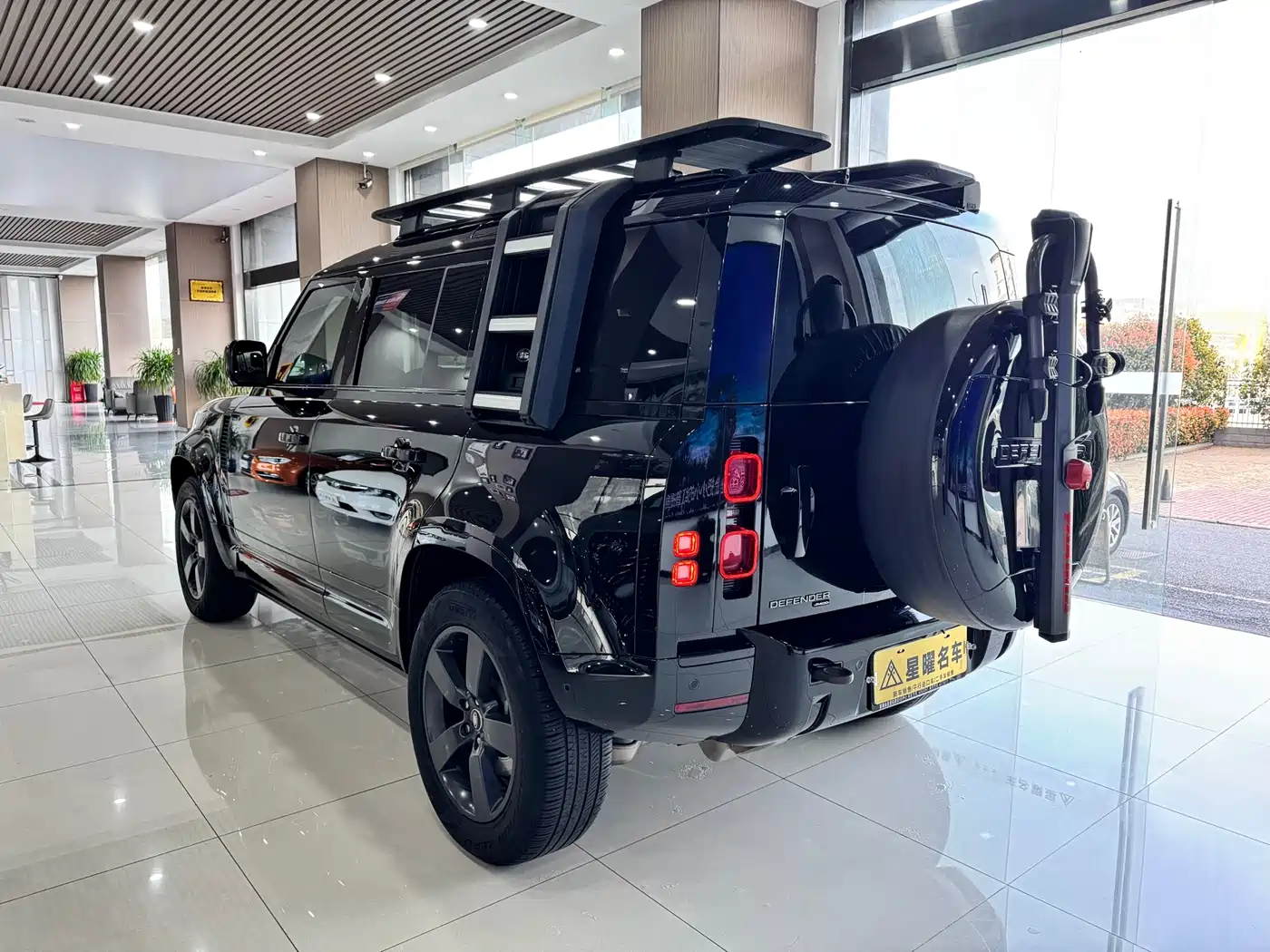 Land Rover Defender 2023 Facelift 110 3.0T P400 X-DYNAMIC HSE фото 4