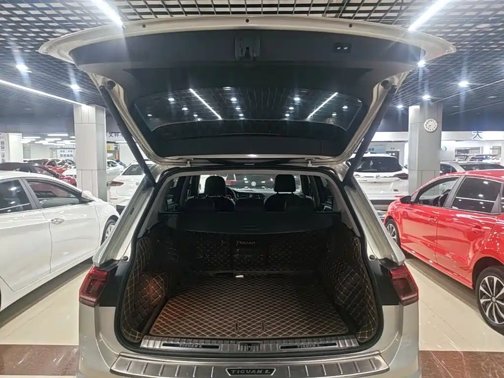 Фото 19 - Volkswagen Tiguan L