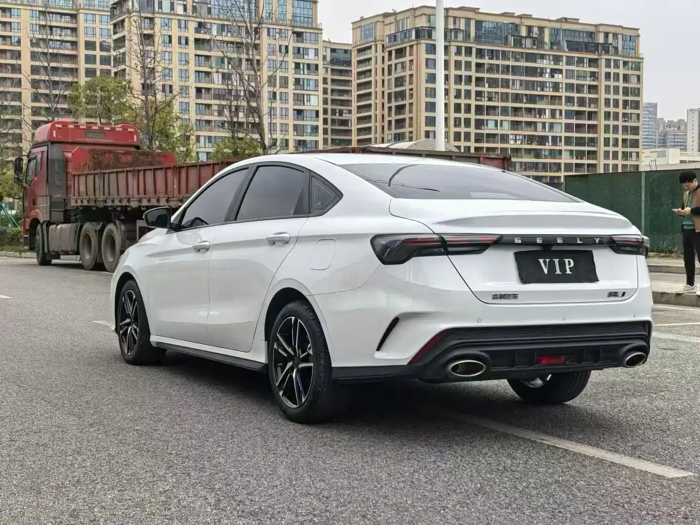 Фото 7 - Geely Binrui