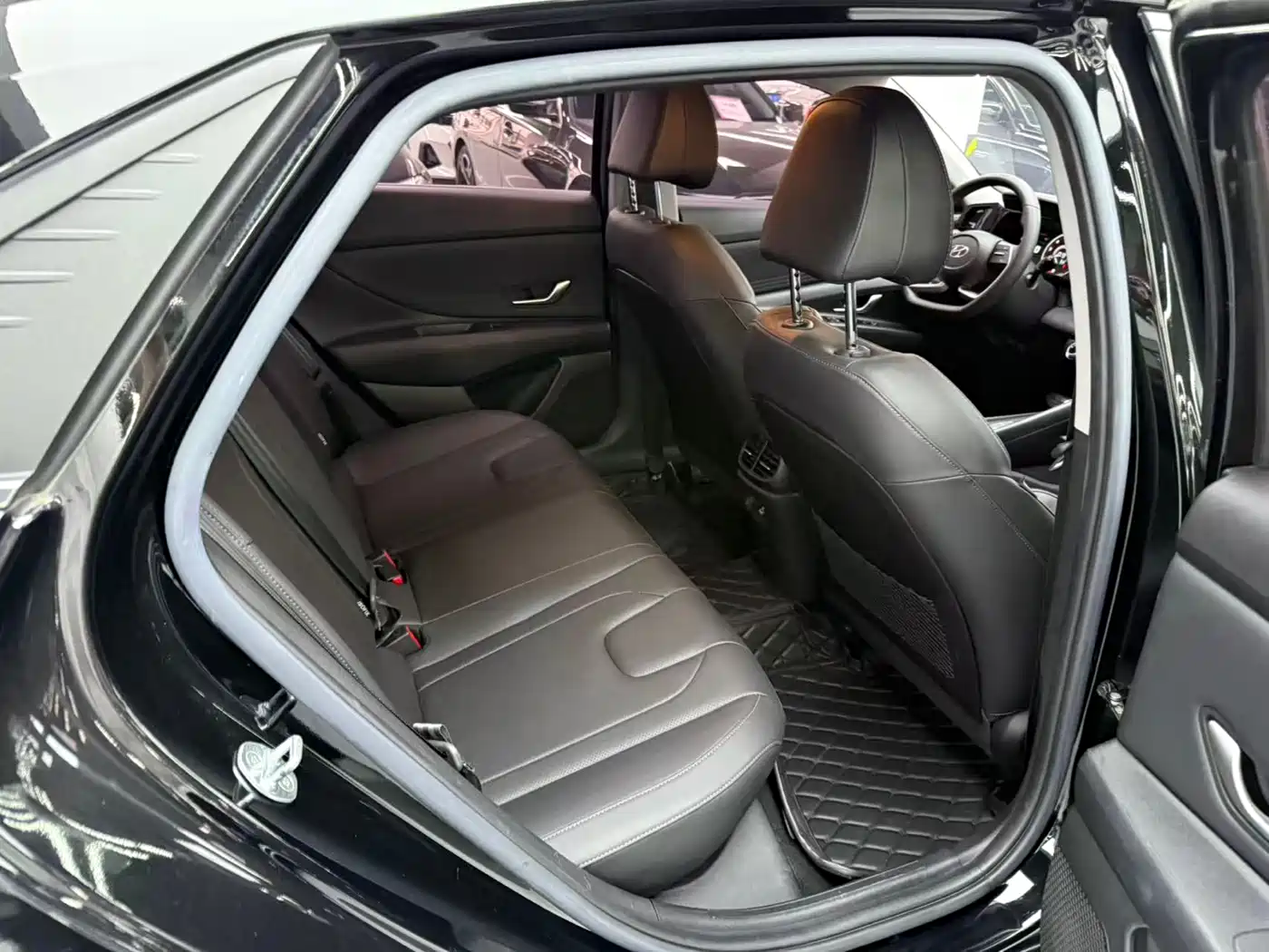 Hyundai Elantra 2023 1.5L CVT GLX Elite Edition фото 12