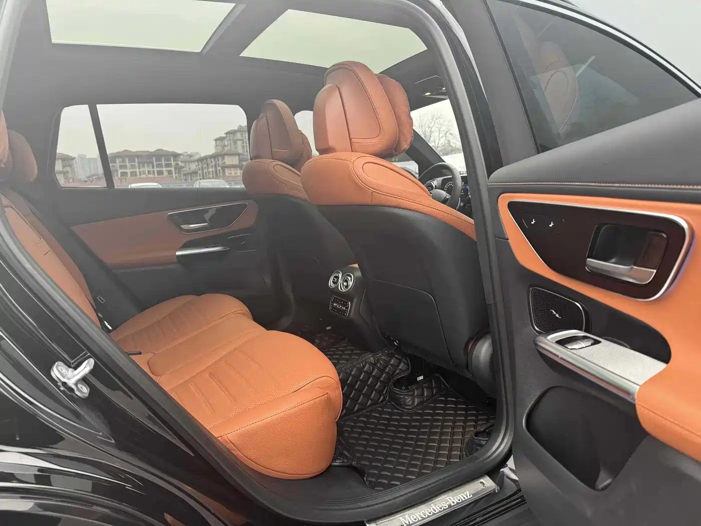 Mercedes-Benz GLC 2024 GLC 260 L 4MATIC Dynamic 7-seater фото 8
