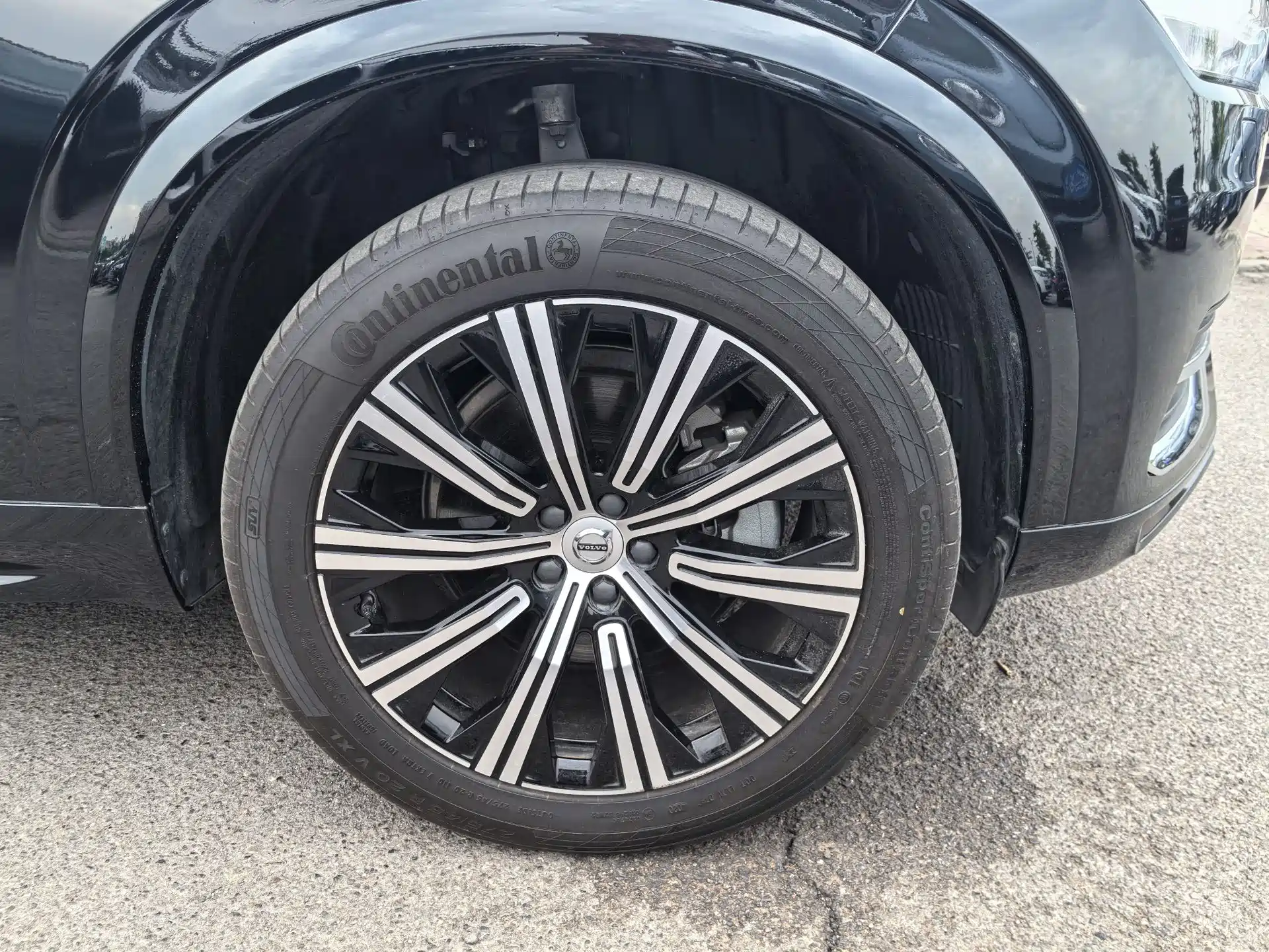 Фото 24 - Volvo XC90