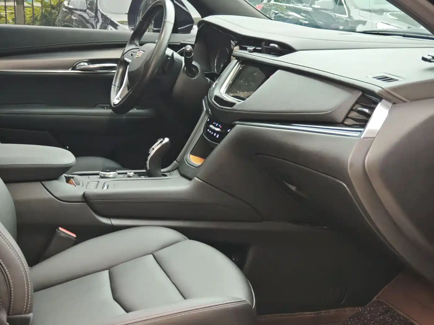 CADILLAC XT6