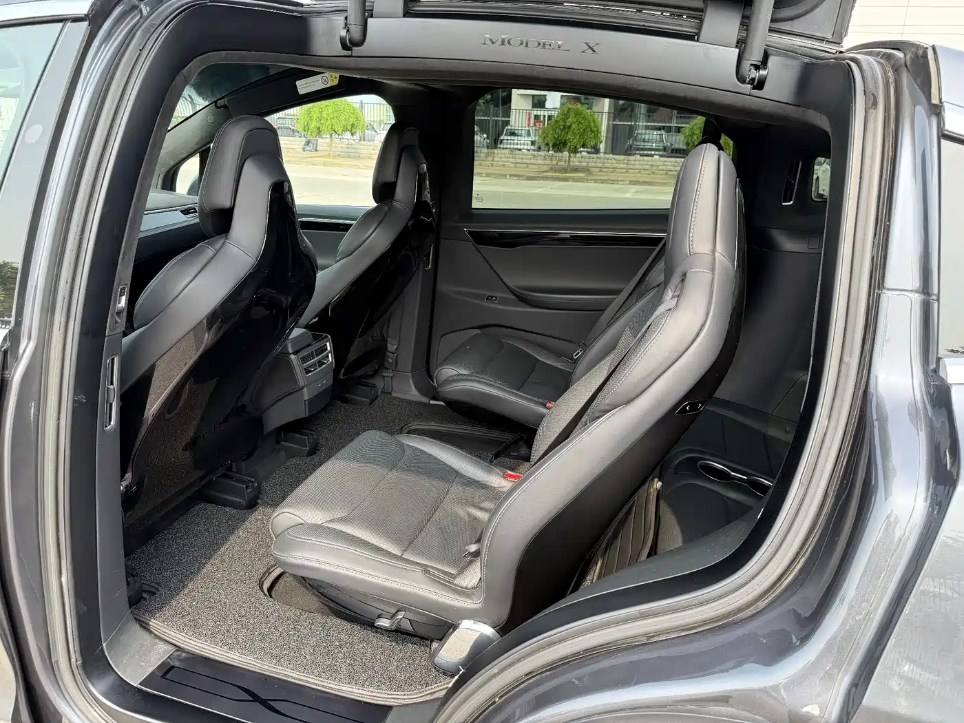 TESLA MODEL X