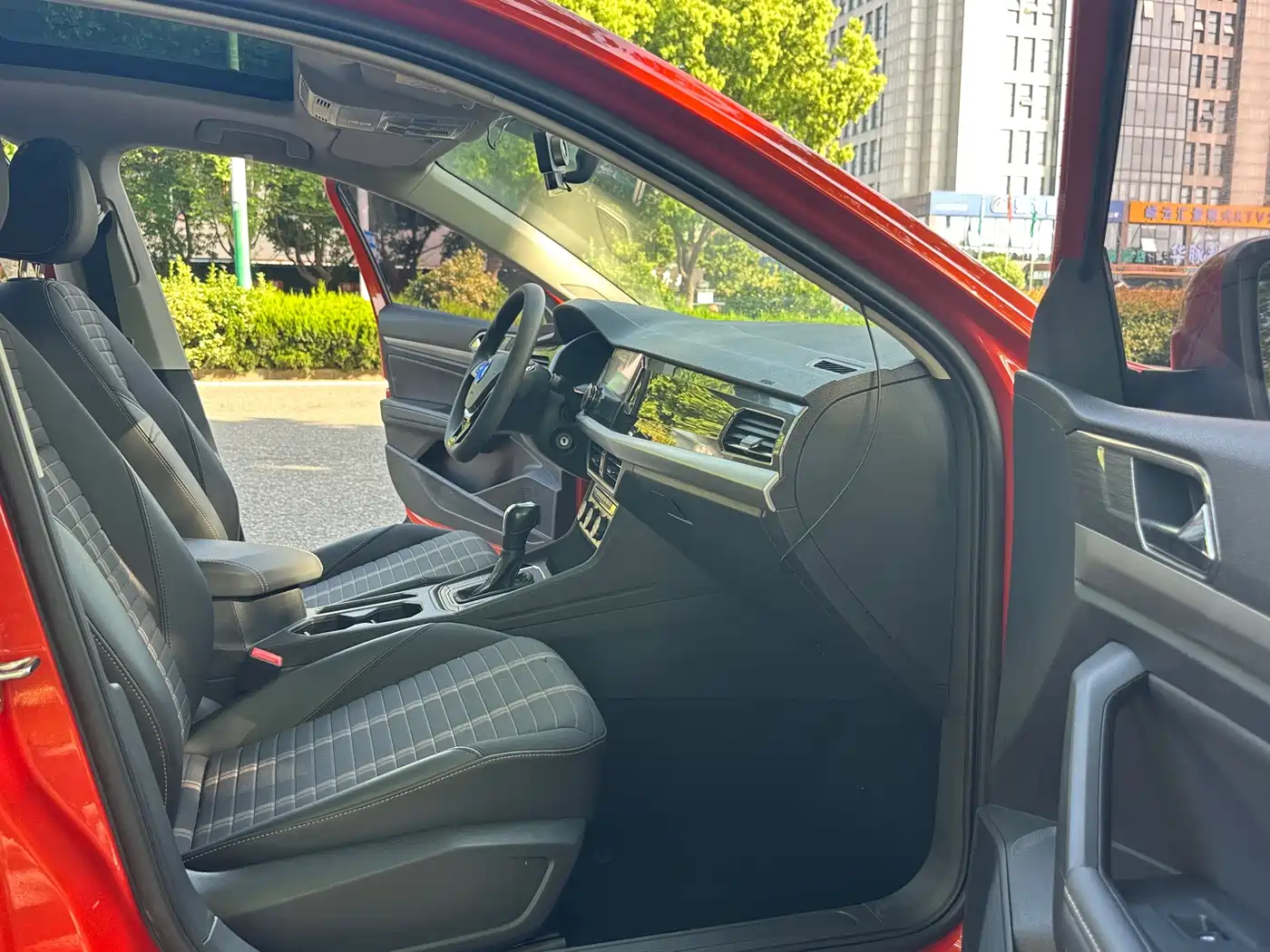 Volkswagen Lavida 2018 Hatchback 200TSI DSG Comfort Edition China V фото 10