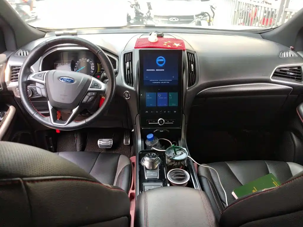 Фото 13 - Ford Edge