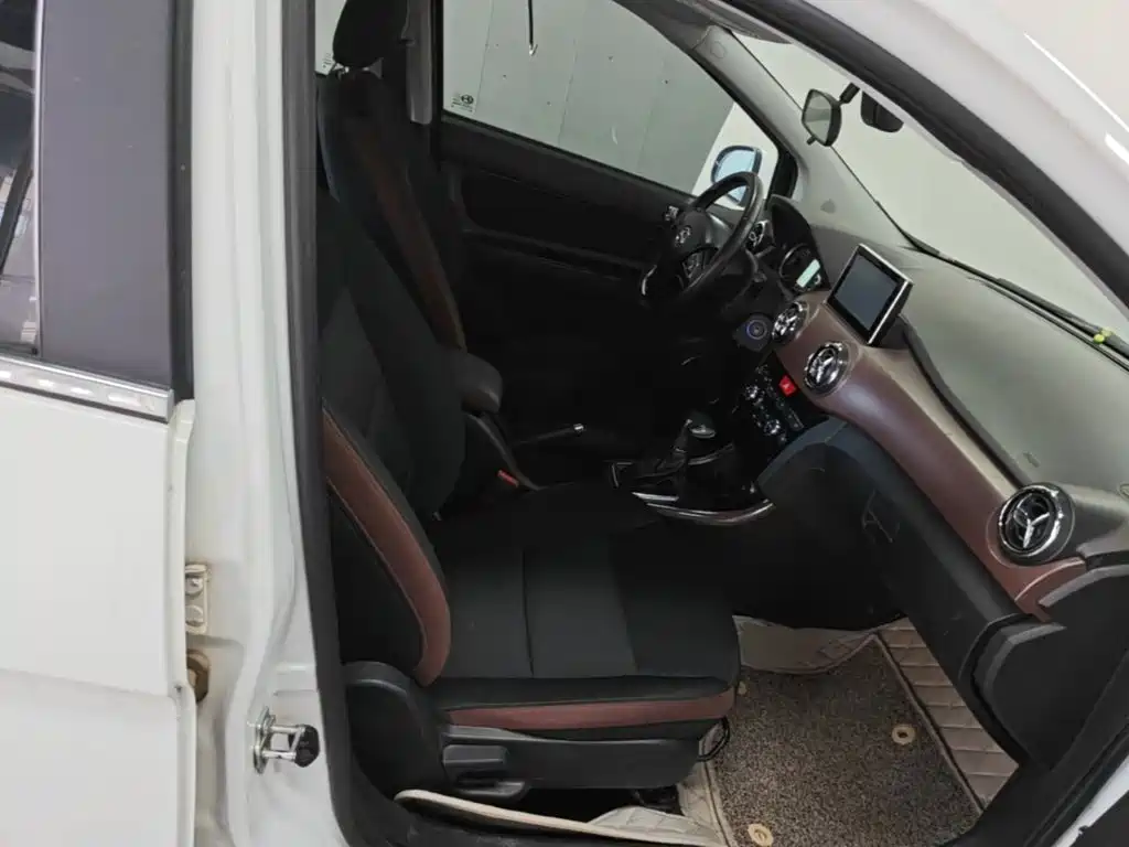 BAIC Changhe Q25 2016 2016 1.5L Automatic Le Hui Edition