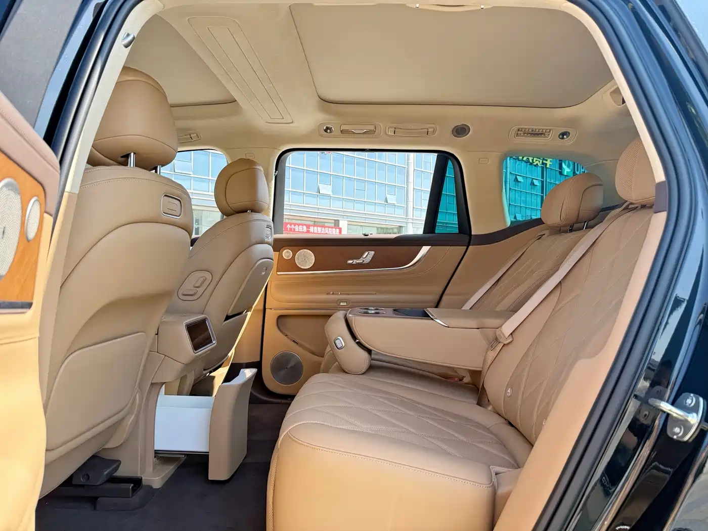 AITO Wenjie AITO M9 2025 Range Extender Max 52kWh 5-Seater фото 9
