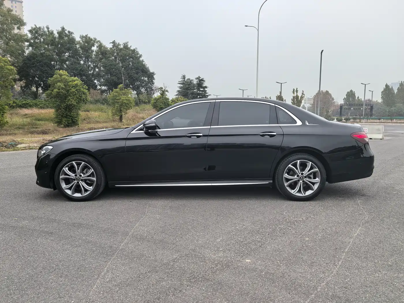 Mercedes-Benz E-Class 2022 E 300 L Sport Luxury фото 18
