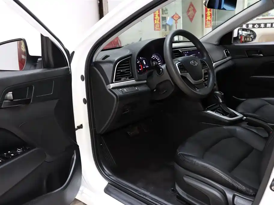 Hyundai Elantra 2016 Model 1.6L Automatic Smart Elite фото 9