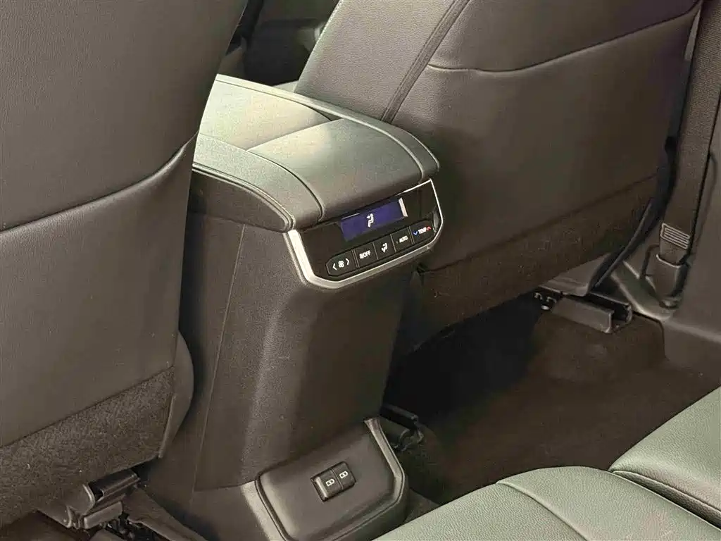 Toyota Highlander 2023 2.5L Smart Hybrid Dual Engine AWD Premium 7-Seater фото 14