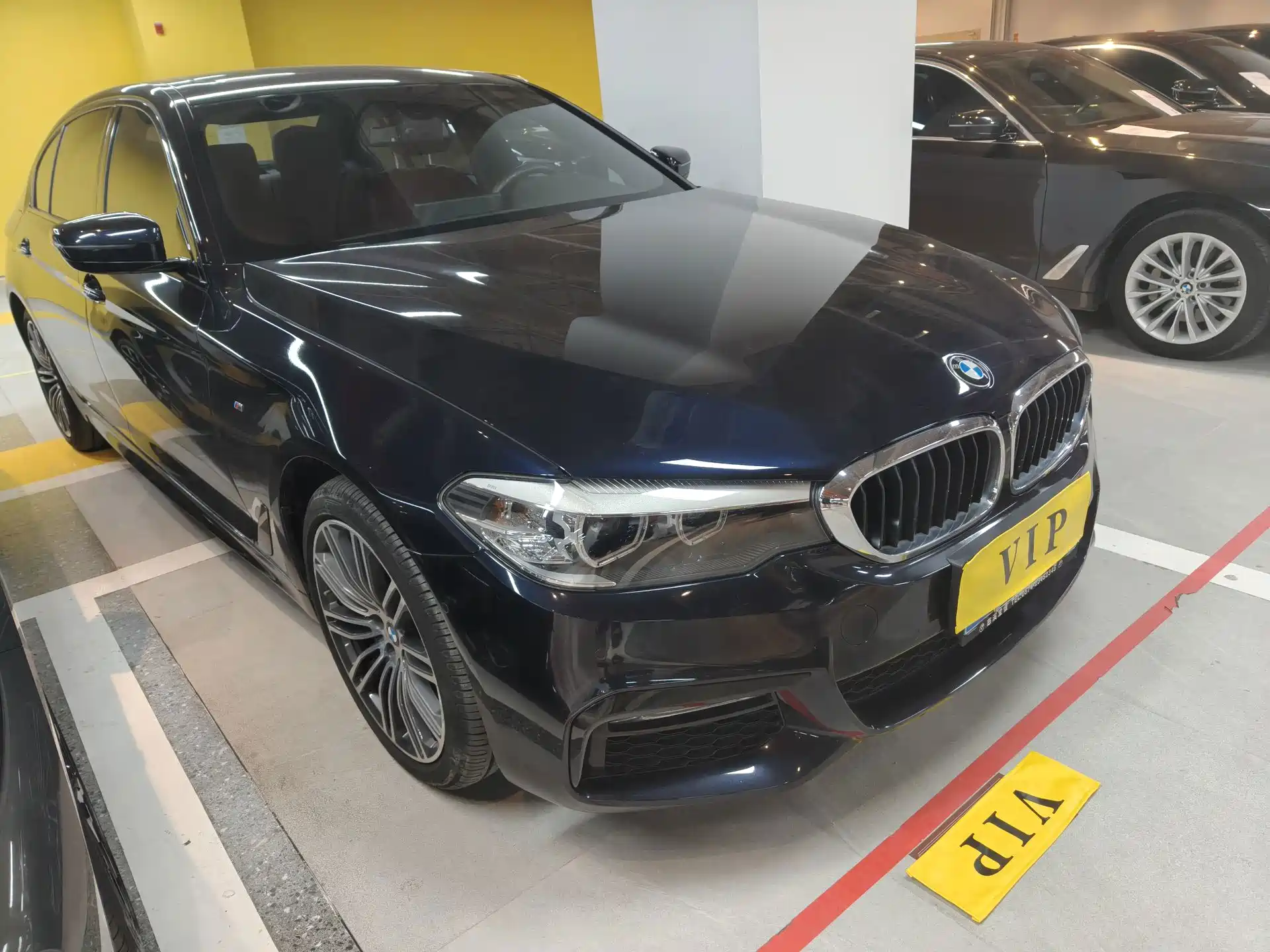 Photo 3 - BMW 5 Series