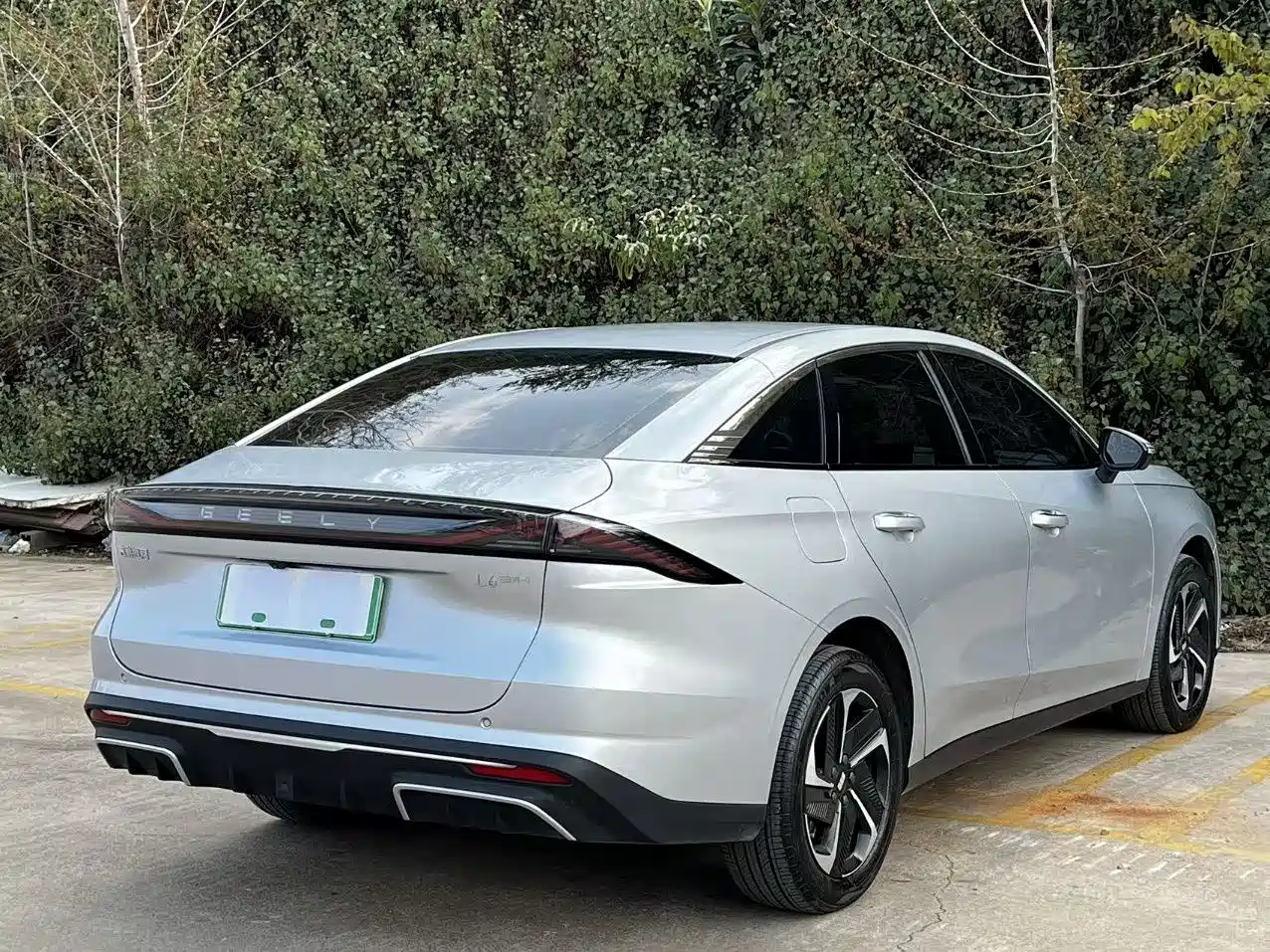 Geely Galaxy Galaxy L6 2025 EM-i 140km Starship Edition фото 8