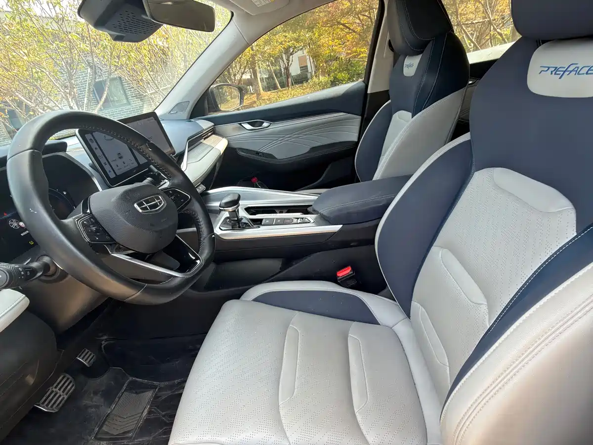 Фото 8 - Geely Preface