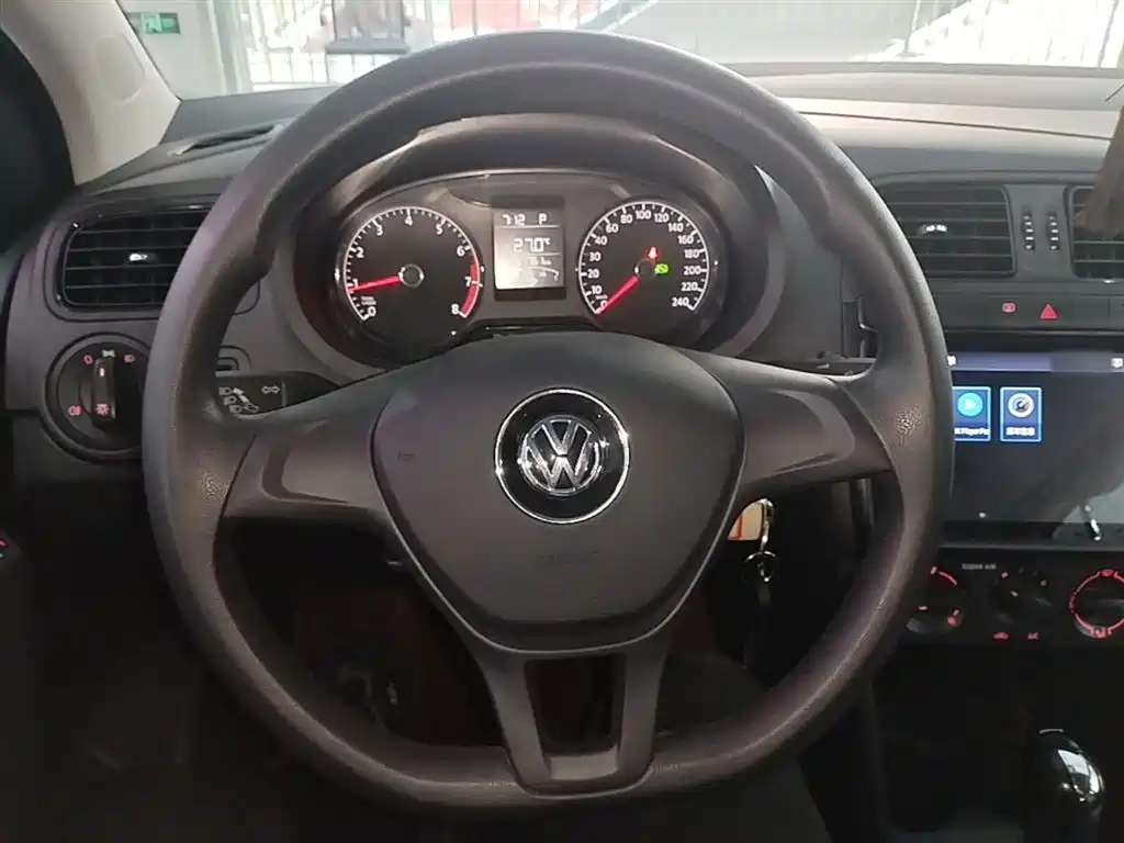 Volkswagen Polo 2016 1.4L Automatic Trend фото 11