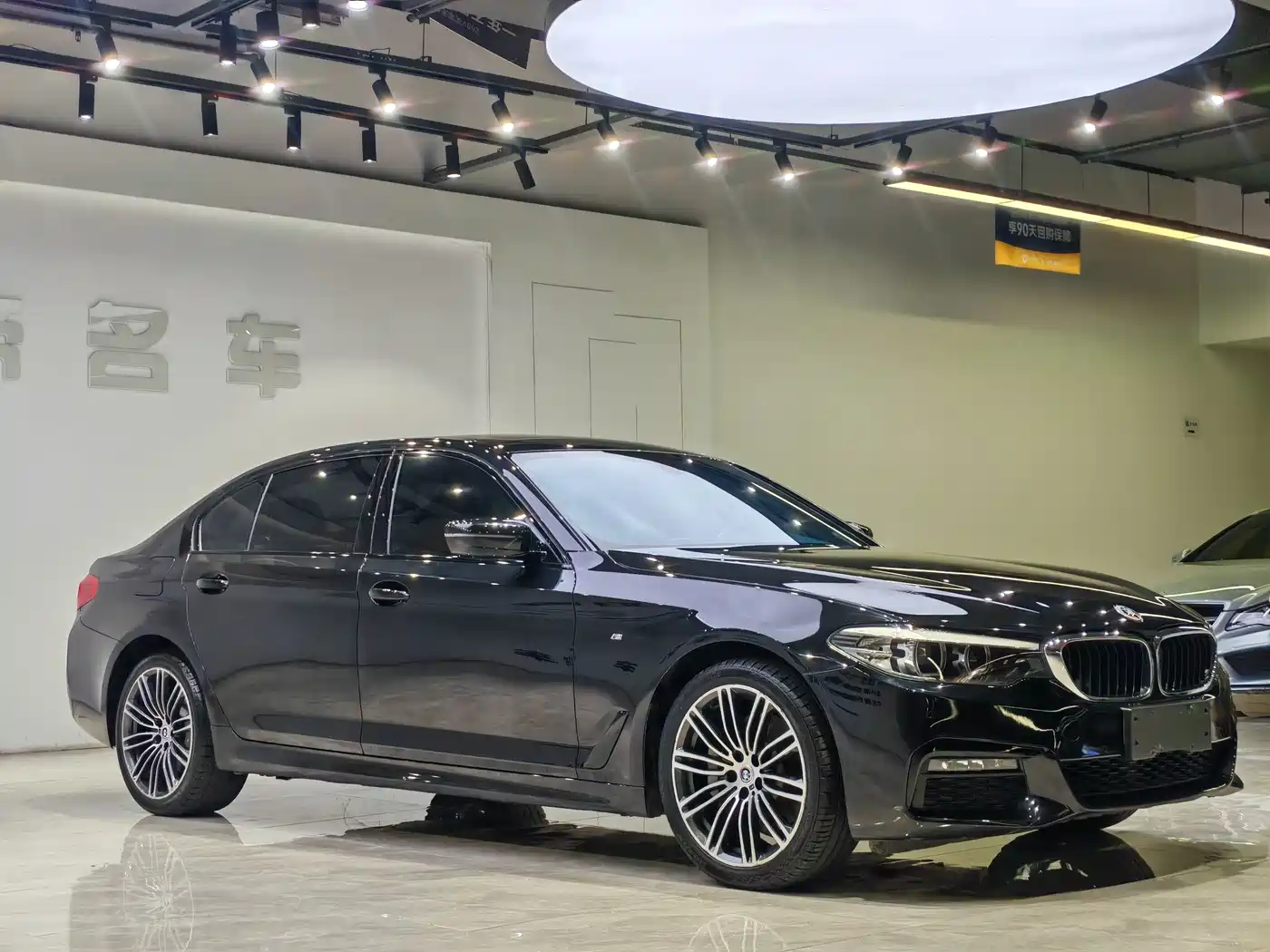 BMW 5 Series 2019 530Li Leading M Sport Package фото 3