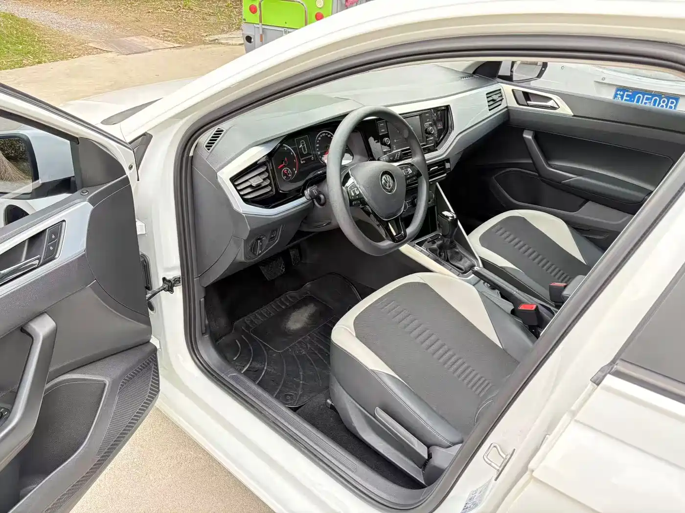 Volkswagen Polo 2019 Plus 1.5L Automatic Colorful Tech Edition фото 4