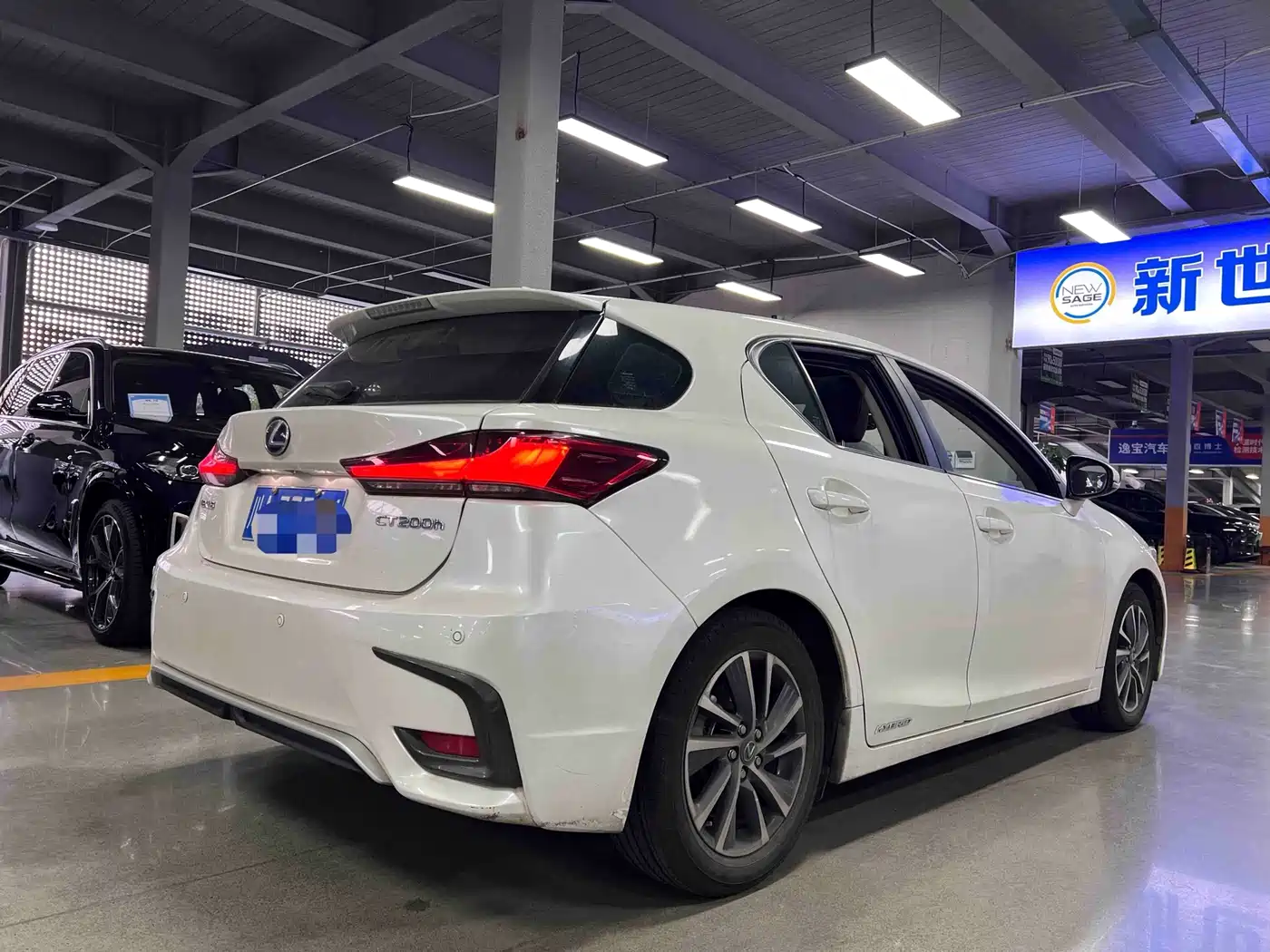 Lexus CT 2017 CT200h Comfort (Single Color, China V) фото 9