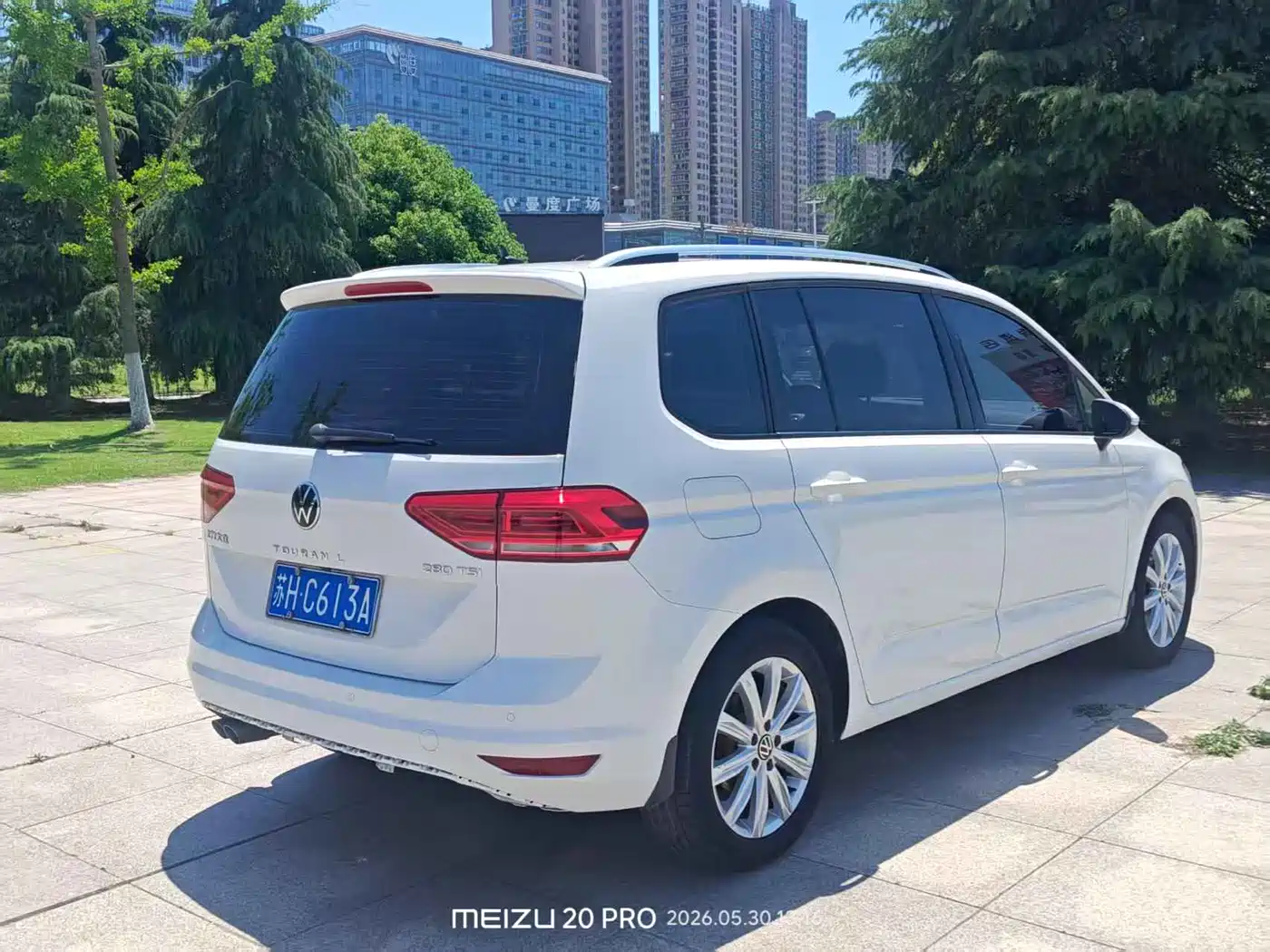 VOLKSWAGEN TOURAN