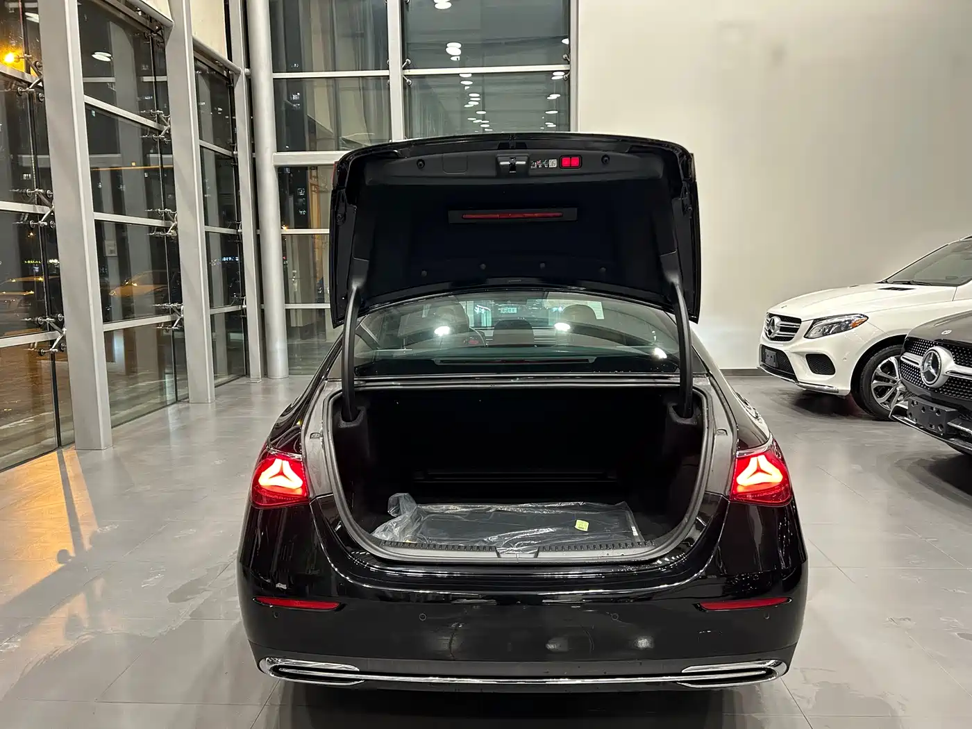 Mercedes-Benz E-Class 2024 Model E 300 L Luxury фото 21