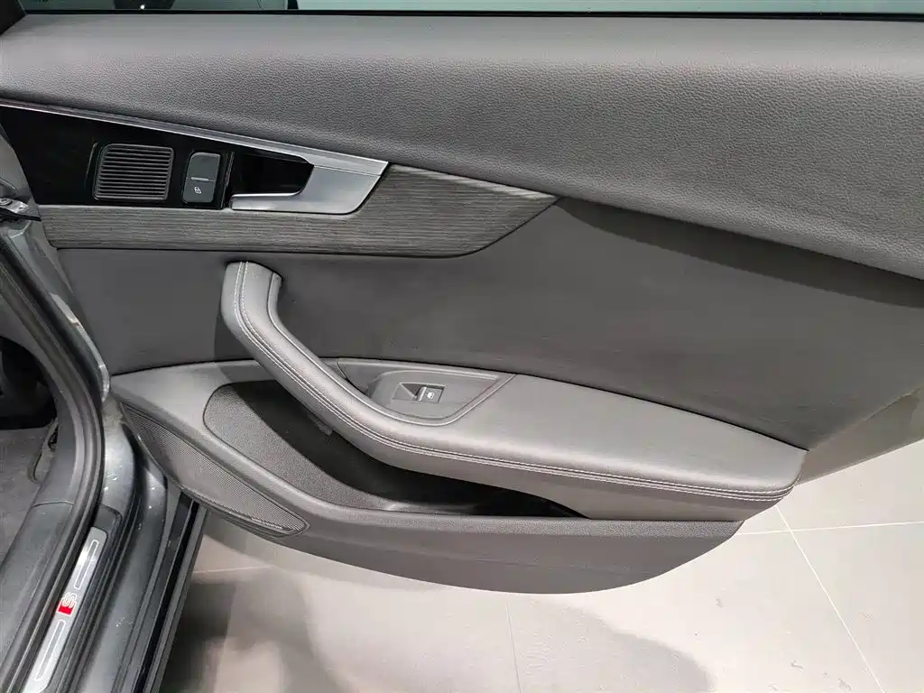 Audi A4L 2023 40 TFSI Bang&Olufsen Starlight Edition фото 23