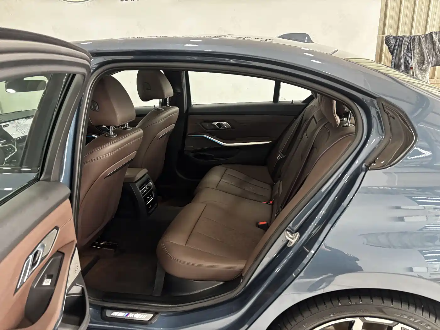 BMW 3 Series 2025 330Li Premium M Sport Night Edition фото 23