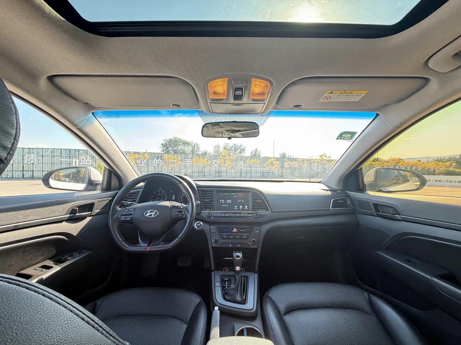 Photo 16 - Hyundai Elantra