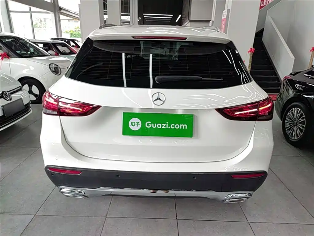 MERCEDES-BENZ GLA