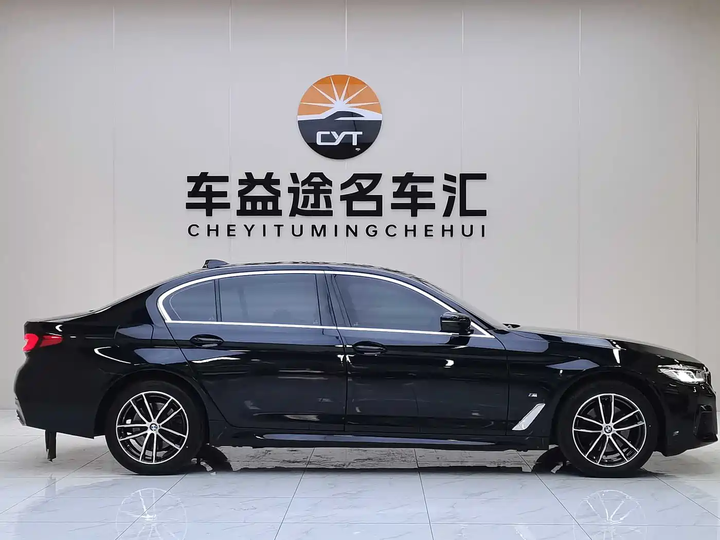 BMW 5 Series 2022 Model Second Facelift 525Li M Sport Package фото 7