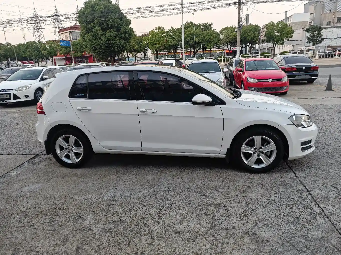 Photo 4 - Volkswagen Golf