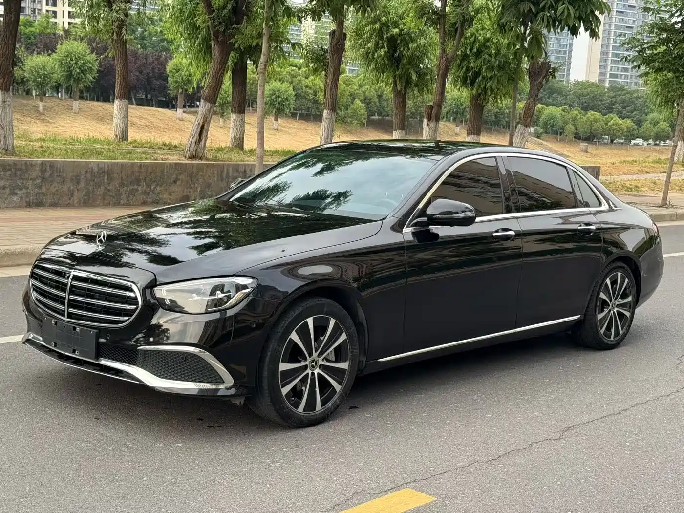 Mercedes-Benz E-Class New Energy 2022 E 350 e L Plug-in Hybrid Sedan