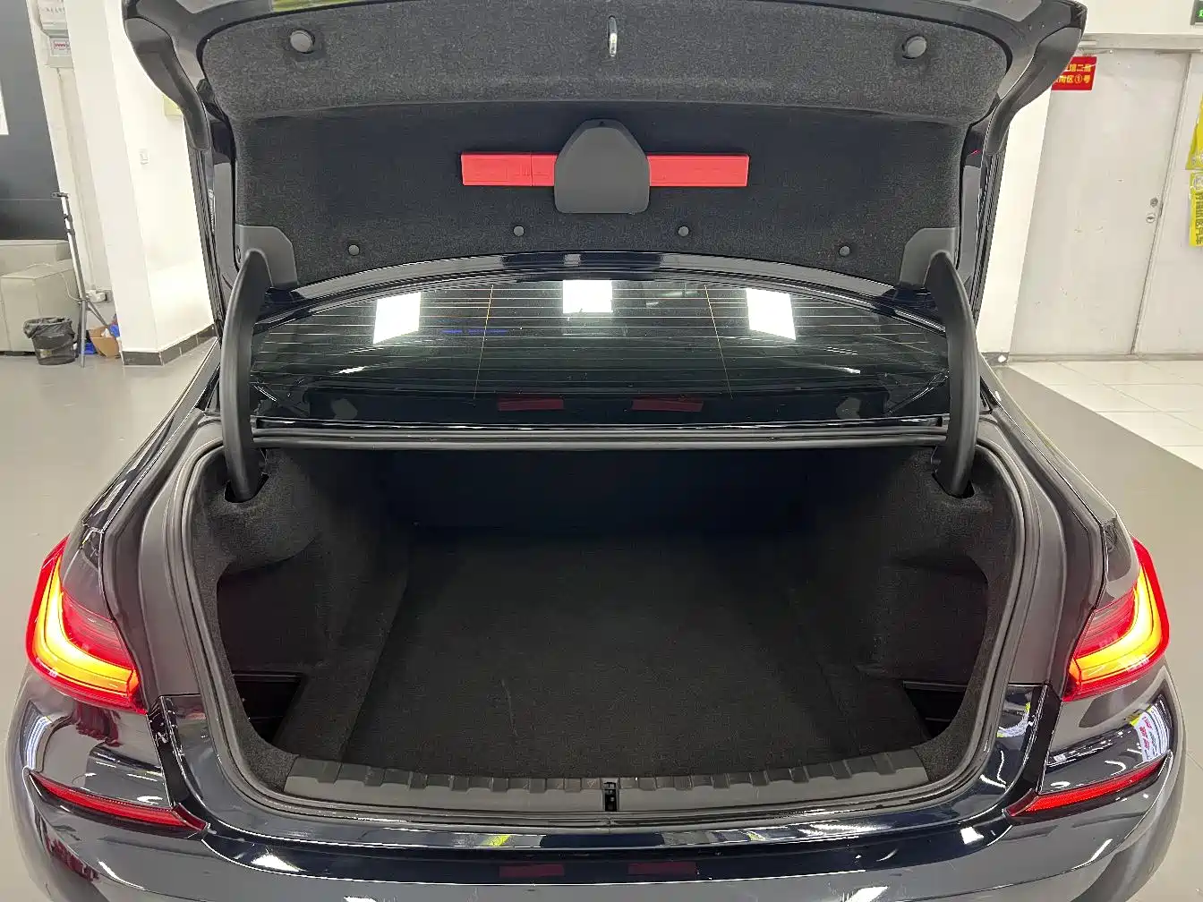 BMW 3 Series 2020 325Li M Sport Package фото 11
