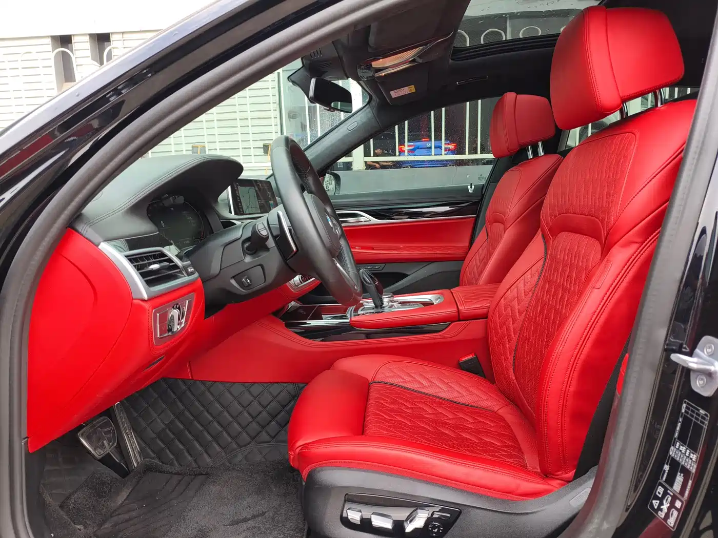 BMW 7 Series 2019 740Li xDrive Executive M Sport Package фото 6