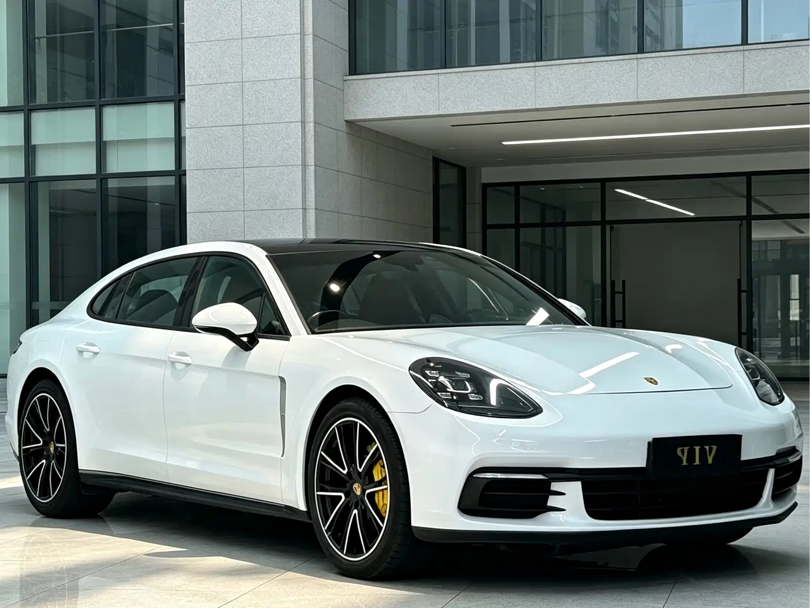 Фото 3 - Porsche Panamera