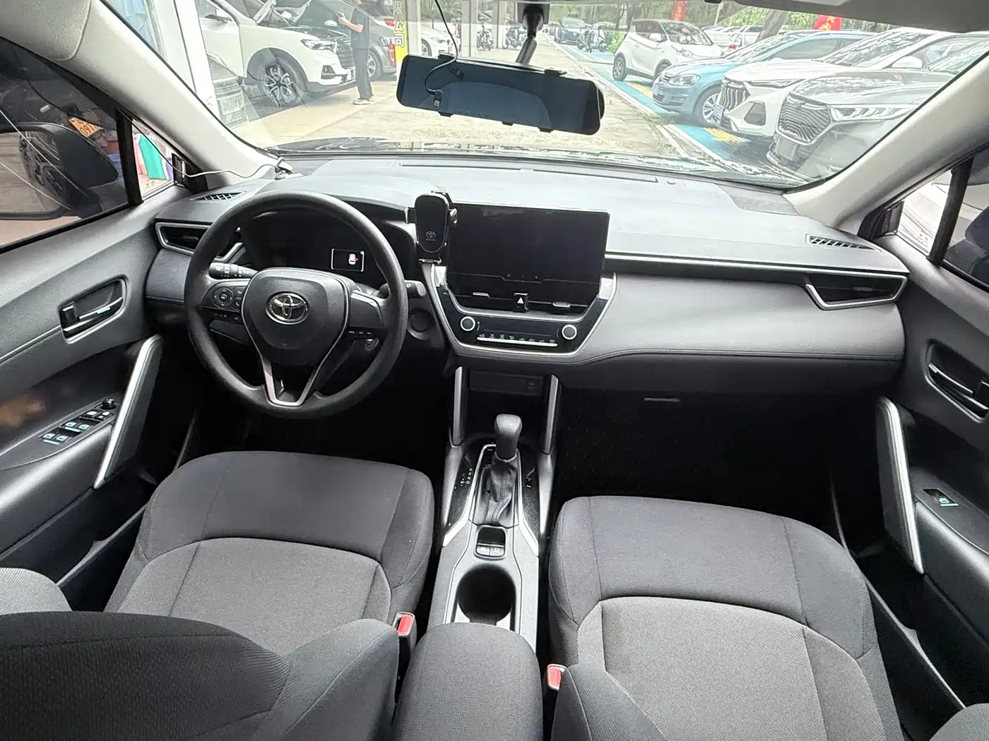 Toyota Frontlander 2023 2.0L CVT Elite Edition фото 6