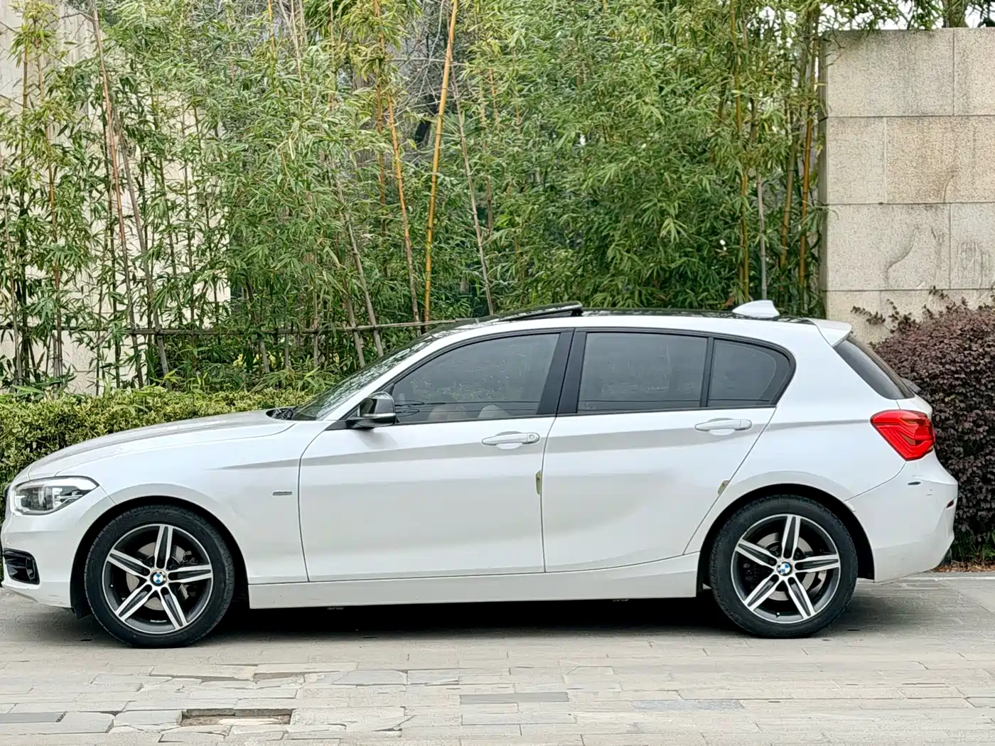 BMW 1 Series (Import) 2016 120i Sport Design Package фото 16