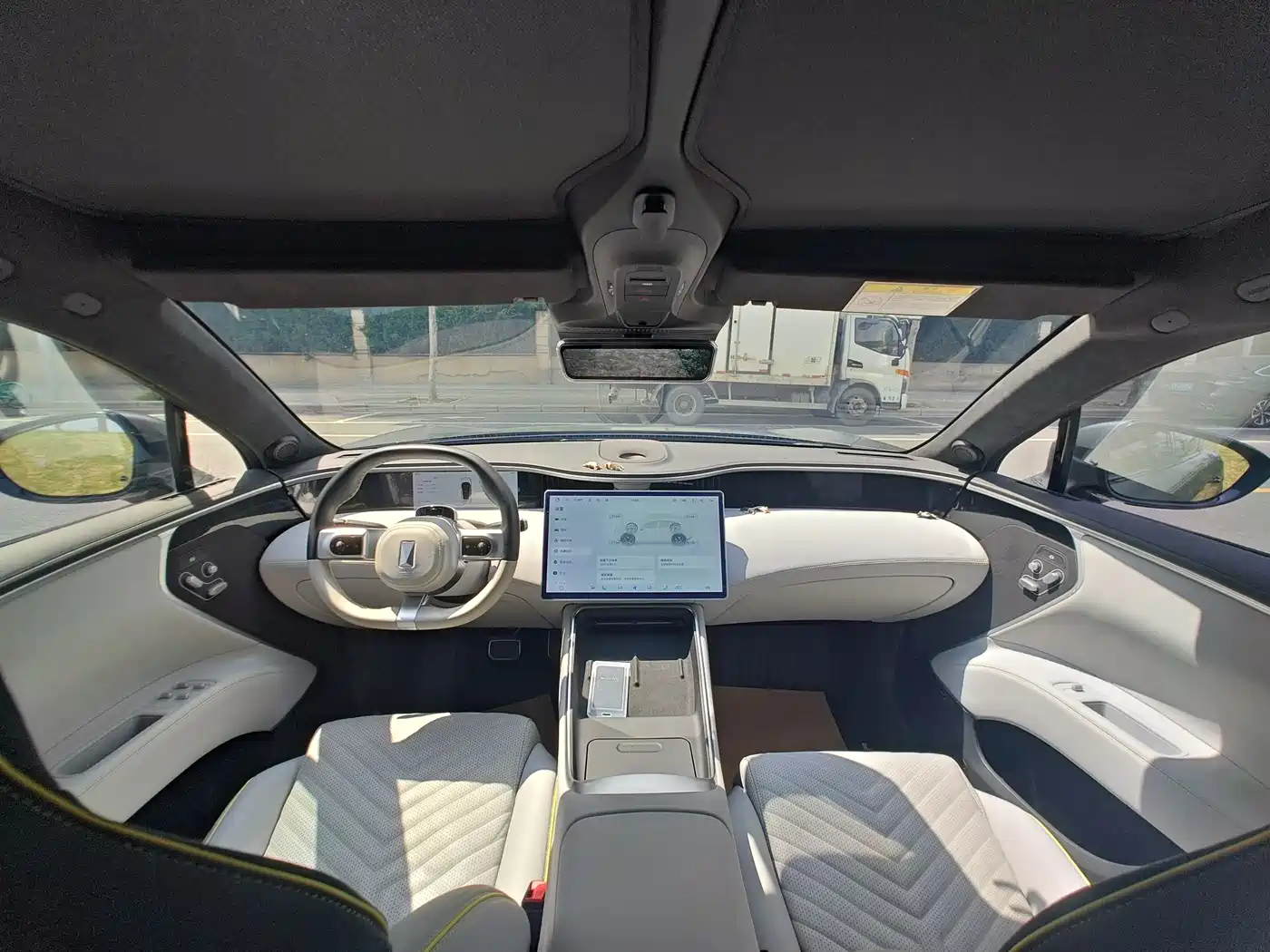 Avatr 11 2022 Long Range Dual Motor Luxury Edition 4-Seater фото 6