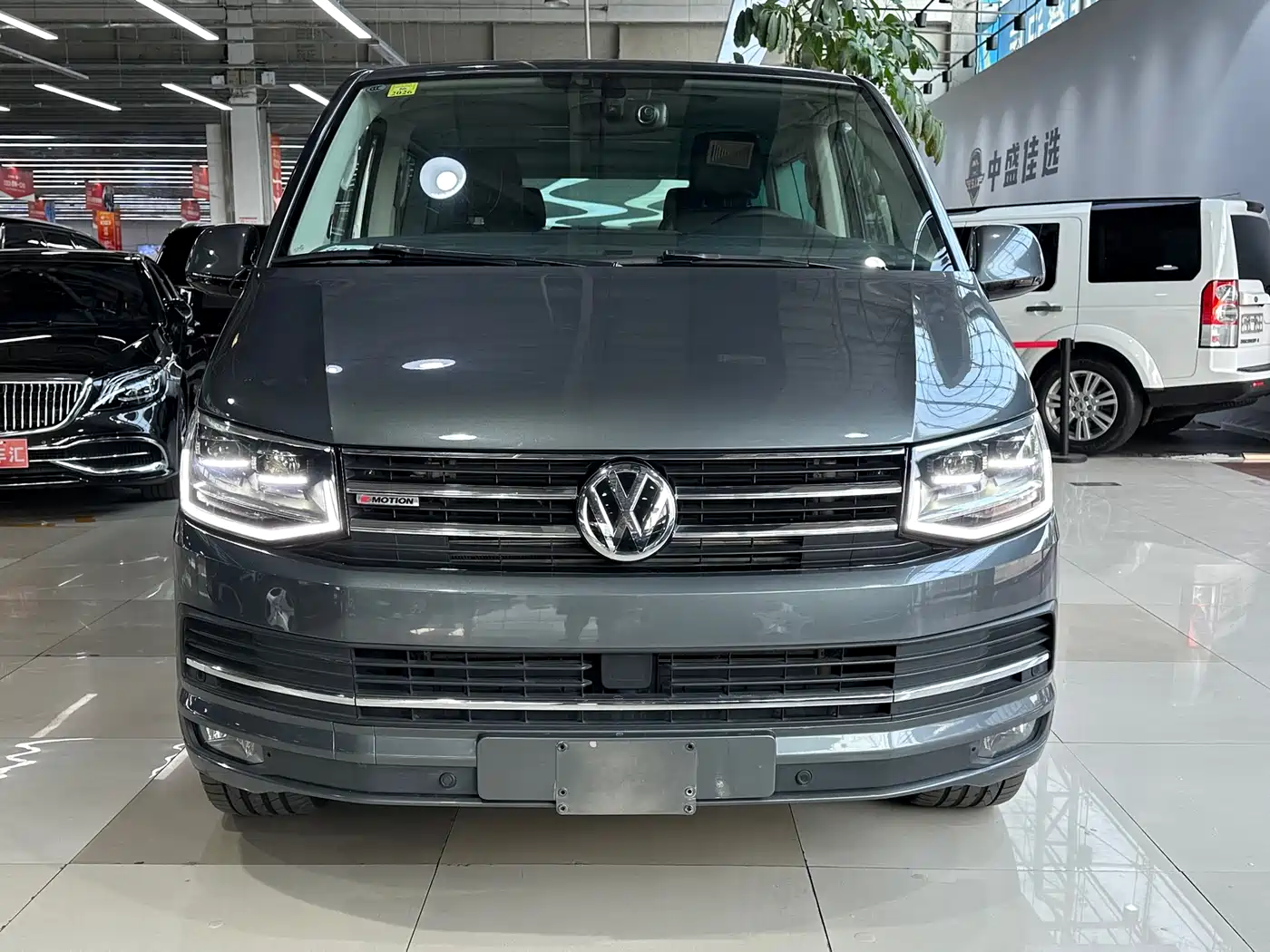 Volkswagen Multivan 2018 2.0TSI 4WD Premium Edition 7-Seater фото 2