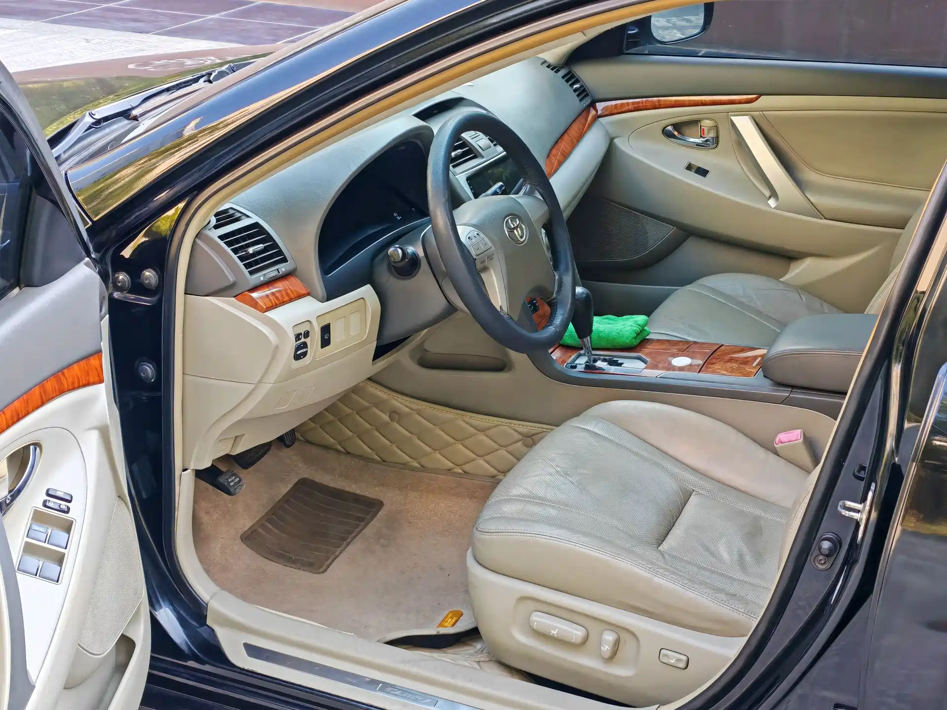 Photo 5 - Toyota Camry