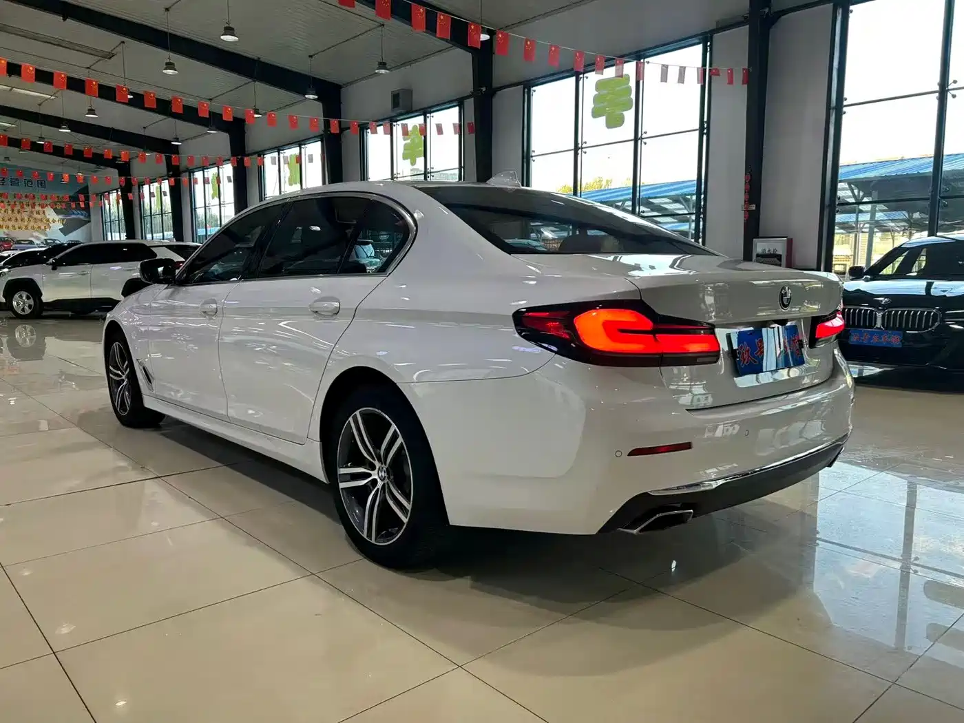 صورة 6 - BMW 5 Series