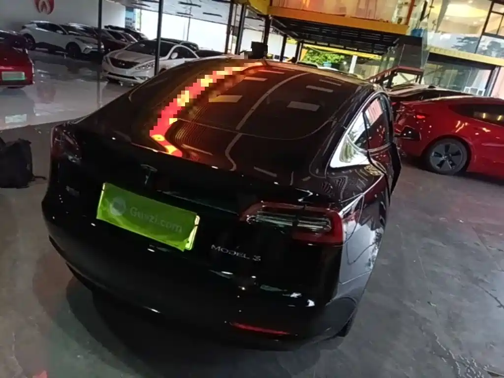 Фото 7 - Tesla Model 3