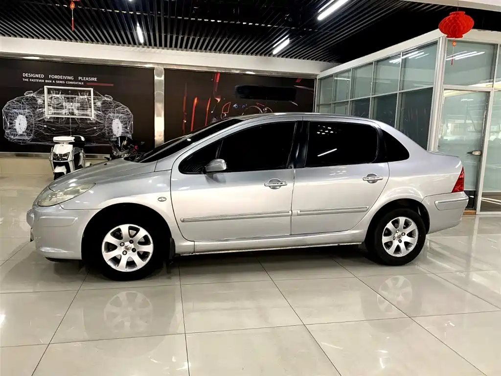 Peugeot 307 2010 Model Sedan 1.6L Automatic Comfort Edition фото 10