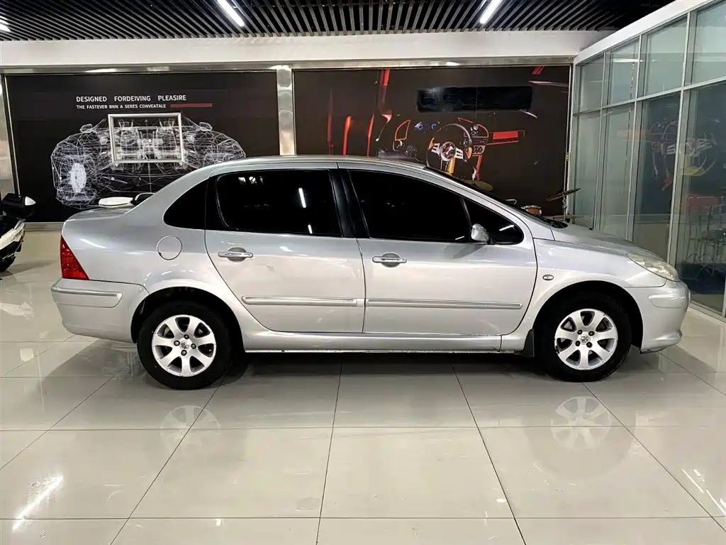 Peugeot 307 2010 Model Sedan 1.6L Automatic Comfort Edition фото 4
