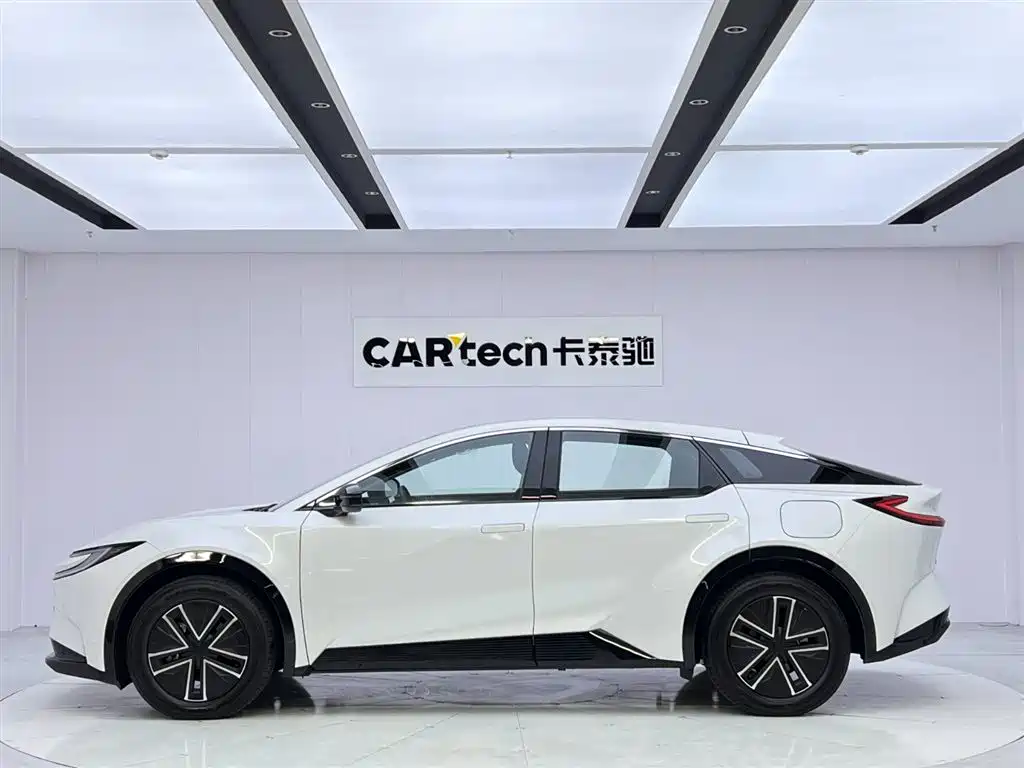 Toyota bZ5 2025 550 JOY фото 2