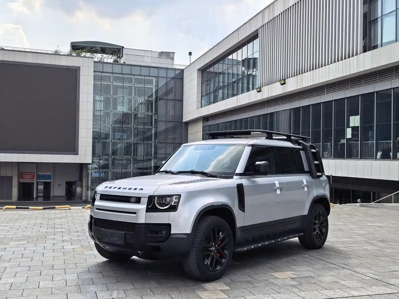 Фото 1 - Land Rover Defender