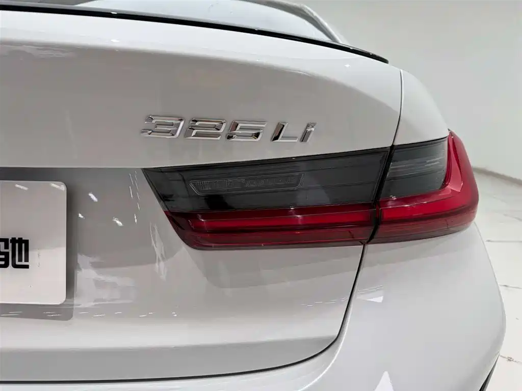 BMW 3 Series 2024 325Li M Sport Shadowline Package фото 10