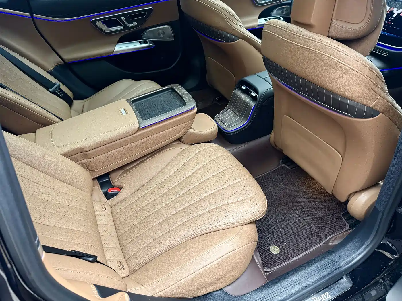 Mercedes-Benz E-Class 2024 Model E 300 L Luxury фото 6