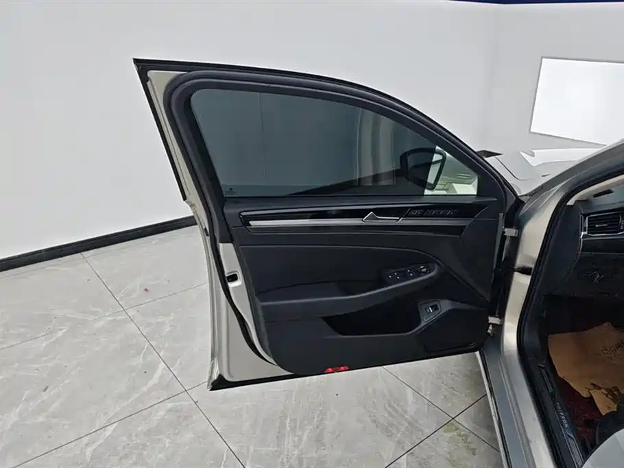 Volkswagen Phideon 2018 Facelift 380TSI FWD Business фото 7