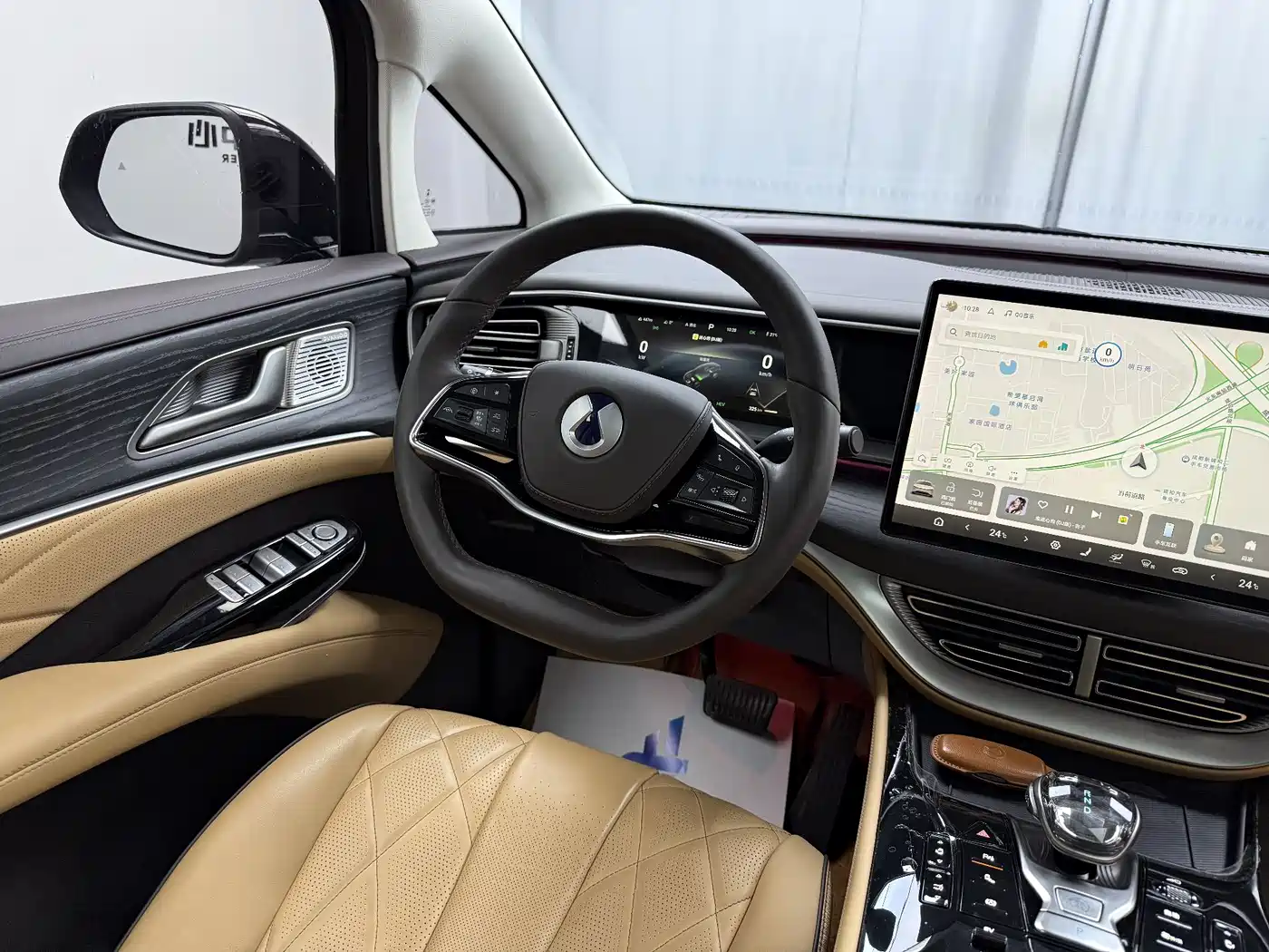 Denza D9 2024 DM-i 980 AWD Prestige фото 8